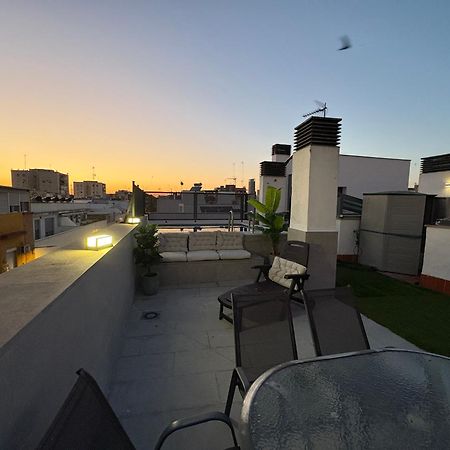 Atico Triana Con Piscina Privada Apartment Севиля Екстериор снимка