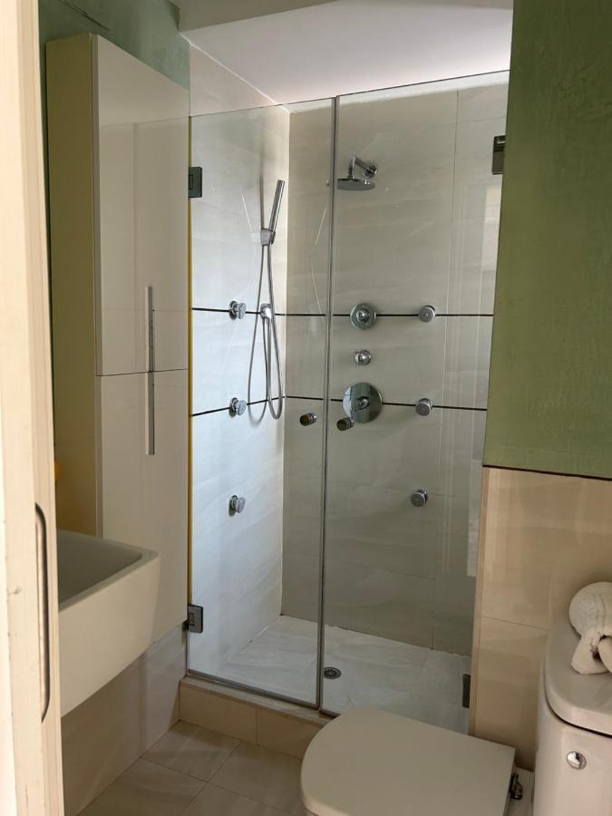 Atico Triana Con Piscina Privada Apartment Севиля Екстериор снимка