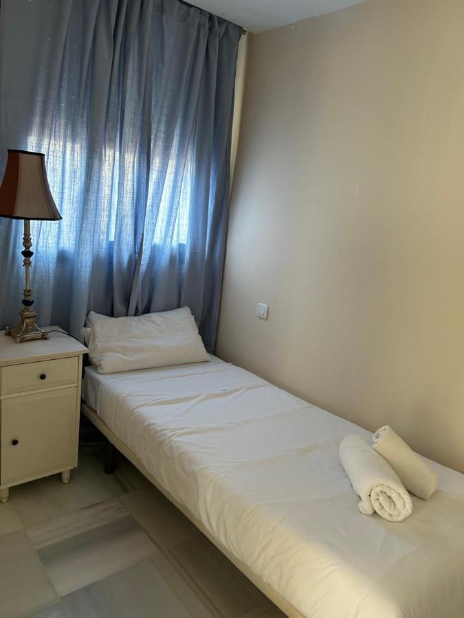 Atico Triana Con Piscina Privada Apartment Севиля Екстериор снимка